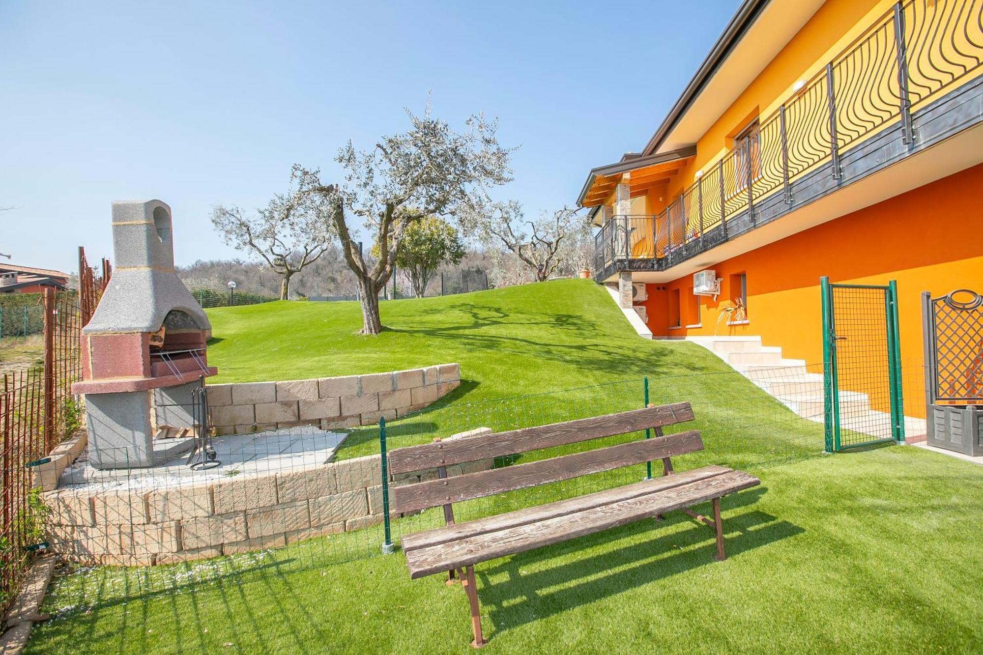 Villa Teresa Apt Lake Garda View - Happy Rentals ソイアーノ・デル・ラーゴ エクステリア 写真